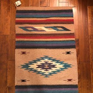 Artisinal hand woven wool rug